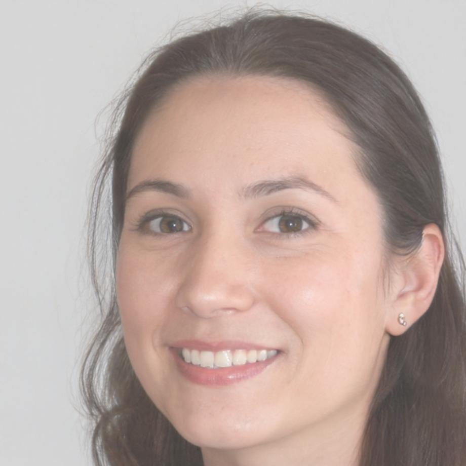 Retrato de María, clienta satisfecha con su transformación